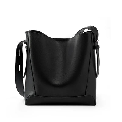 tine™ – Elegant shoulder bag in sand shade with strap-inspired handle